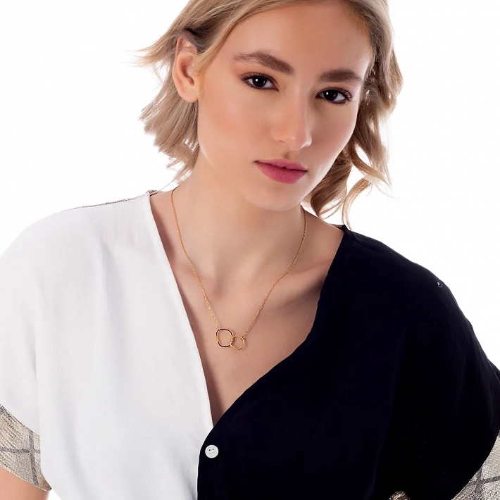 Κολιέ ατσάλινο με ιδιαίτερο σχήμα