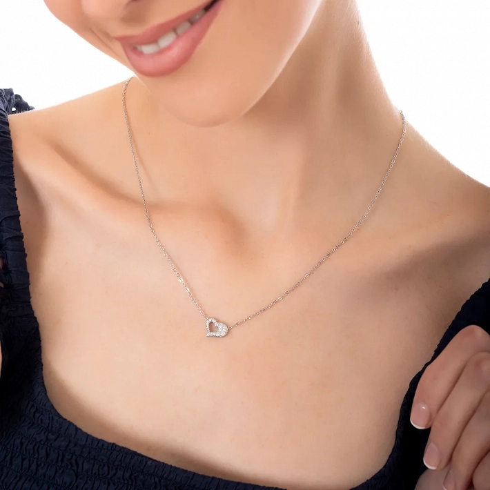 Κολιέ γυναικείο από ανοξείδωτο ατσάλι καρδούλα με λευκά ζιργκόν