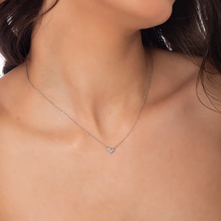 Κολιέ γυναικείο από ανοξείδωτο ατσάλι καρδούλα με λευκά ζιργκόν