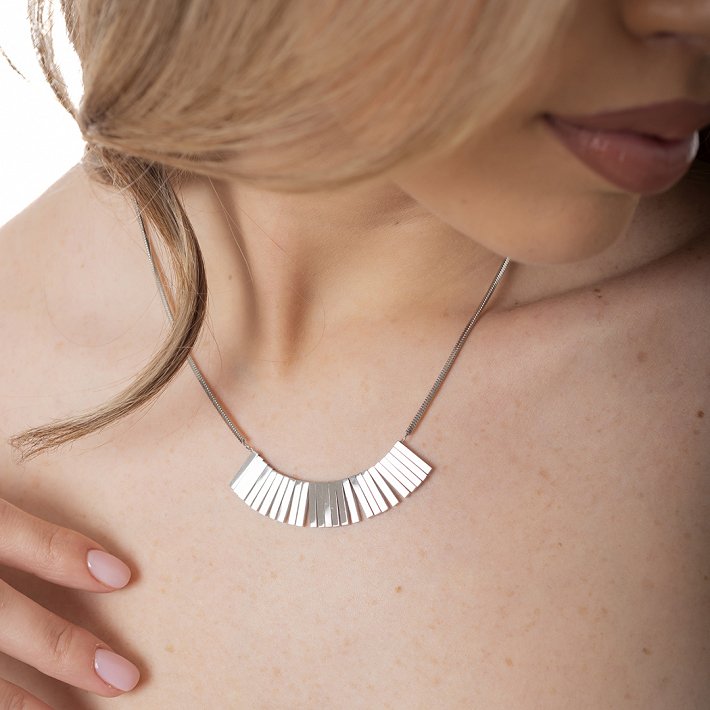 Γυναικείο κολιέ από ανοξείδωτο ατσάλι μακρύ με ιδιαίτερο σχήμα