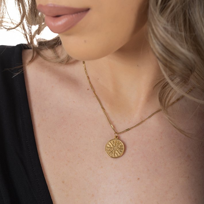 Oxzen ατσάλινο κολιέ με τον ήλιο της βεργίνας