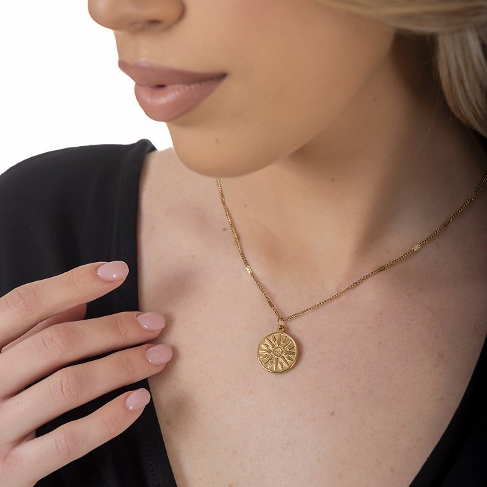 Oxzen ατσάλινο κολιέ με τον ήλιο της βεργίνας