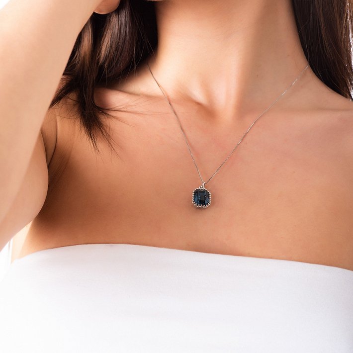 Oxzen κολιέ ασημένιο με τετράγωνη μπλέ πέτρα ζιργκόν