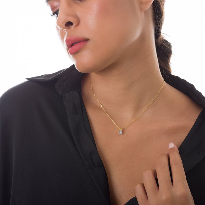 Oxzen κολιέ ασημένιο επιχρυσωμένο με ένα λευκό ζιργκόν