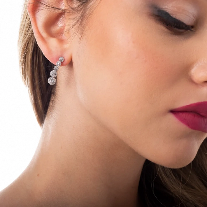 Oxzen ασημένιο σκουλαρίκι κρεμαστό με λευκά ζιργκόν