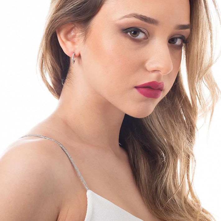 Oxzen σκουλαρίκι ασημένιο κρίκος με λευκά ζιργκόν