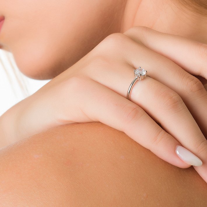 Oxzen δαχτυλίδι ασημένιο μονόπετρο με λευκό ζιργκόν