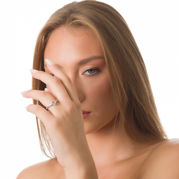 Oxzen δαχτυλίδι ασημένιο μονόπετρο με λευκά ζιργκόν