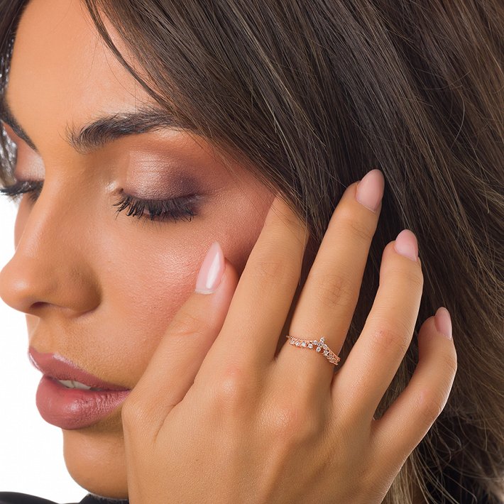 Oxzen δαχτυλίδι ασημένιο σε ροζ χρυσό με λευκά ζιργκόν free size