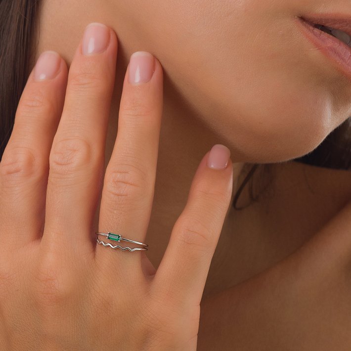 Oxzen δαχτυλίδι ασημένιο διπλό με πράσινο ζιργκόν free size