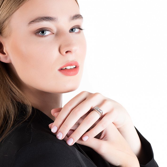 Oxzen δαχτυλίδι ασημένιο chevalier με λευκό ζιργκόν