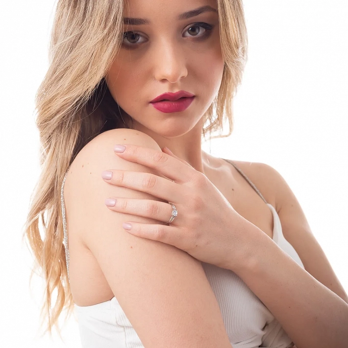 Oxzen δαχτυλίδι ασημένιο μονόπετρο με λευκά ζιργκόν