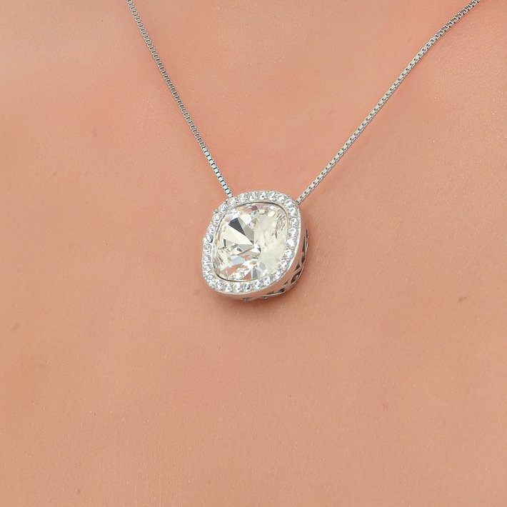 Oxzen κολιέ ασημένιο με τετράγωνη πέτρα ζιργκόν