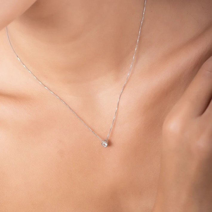 Oxzen ασημένιο κολιέ με στρογγυλό ζιργκόν