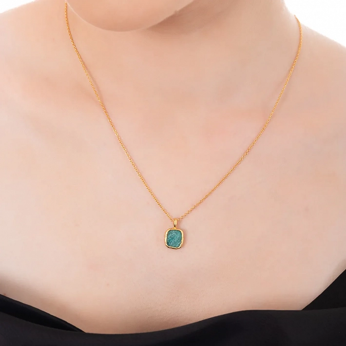 Oxzen ασημένιο κολιέ επιχρυσωμένο χειροποίητο με ορυκτή πέτρα αμαζονίτη