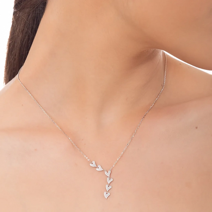 Oxzen ασημένιο κολιέ με καρδιές στη σειρά και πέτρες ζιργκόν