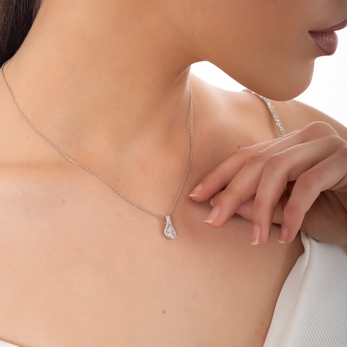 Oxzen ασημένιο κολιέ δάκρυ με λευκά ζιργκόν