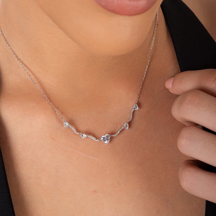 Oxzen ασημένιο κολιέ με καρδιές ζιργκόν