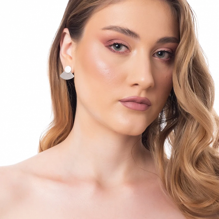 Oxzen σκουλαρίκια καρφωτά ασημένια με ματ φινίρισμα