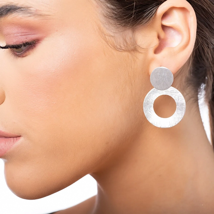 Oxzen σκουλαρίκια κρεμαστά ασημένια, κυκλικά με ματ φινίρισμα