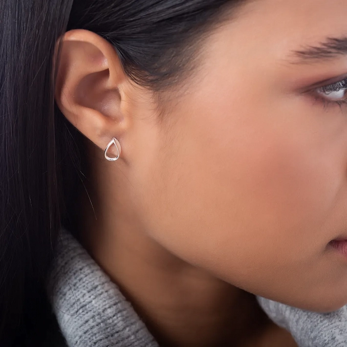 Oxzen σκουλαρίκια καρφωτά ασημένια λουστρέ