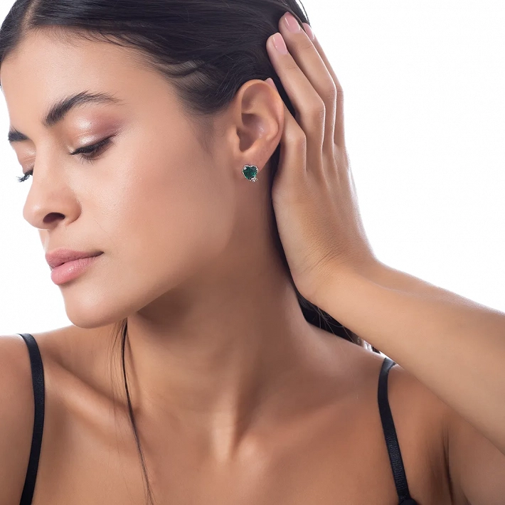 Oxzen σκουλαρίκια καρφωτά ασημένια με πράσινη καρδιά