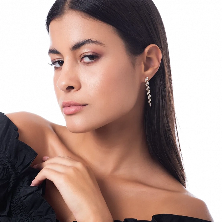 Oxzen σκουλαρίκια κρεμαστά ασημένια μακριά με λευκά ζιργκόν