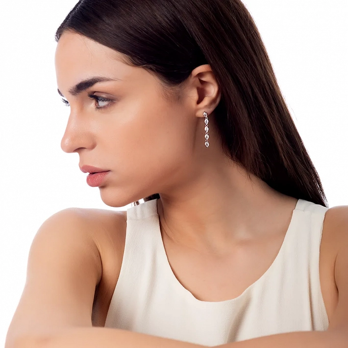 Oxzen σκουλαρίκι ασημένιο με μία σειρά λευκά ζιργκόν