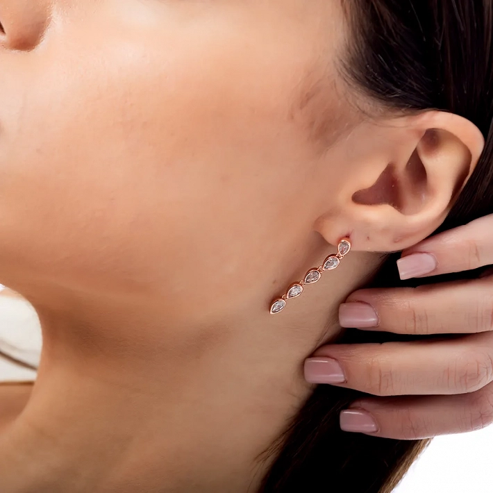 Oxzen σκουλαρίκι ασημένιο με μία σειρά λευκά ζιργκόν