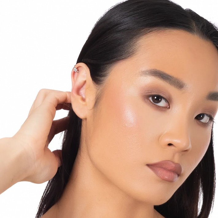 Oxzen σκουλαρίκι ασημένιο Ear Cuff με λευκά ζιργκόν