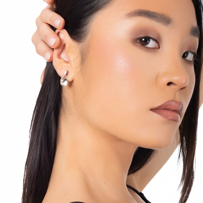 Oxzen ασημένιο σκουλαρίκι με λευκά ζιργκόν