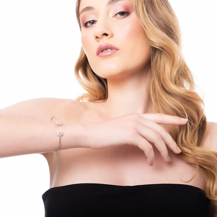 Oxzen γυναικείο βραχιόλι ασημένιο εύκαμπτο με δύο τετράγωνα ζιργκόν