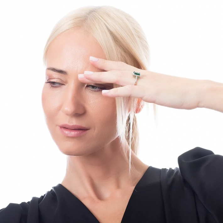 Oxzen ασημένιο δαχτυλίδι με πράσινο ορθογώνιο ζιργκόν