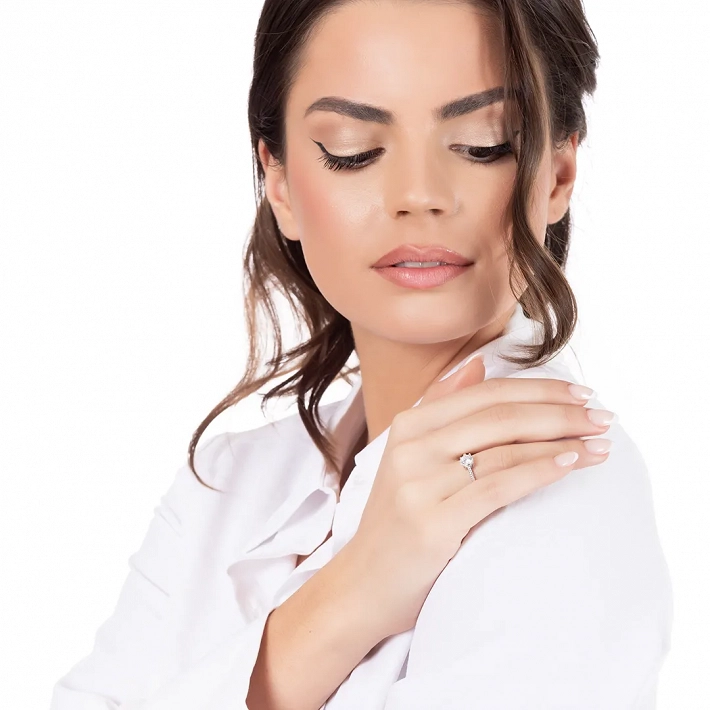 Oxzen ασημένιο δαχτυλίδι μονόπετρο με λευκά ζιργκόν