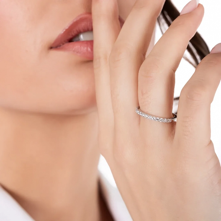 Oxzen ασημένιο δαχτυλίδι σειρέ με λευκά ζιργκόν 2mm