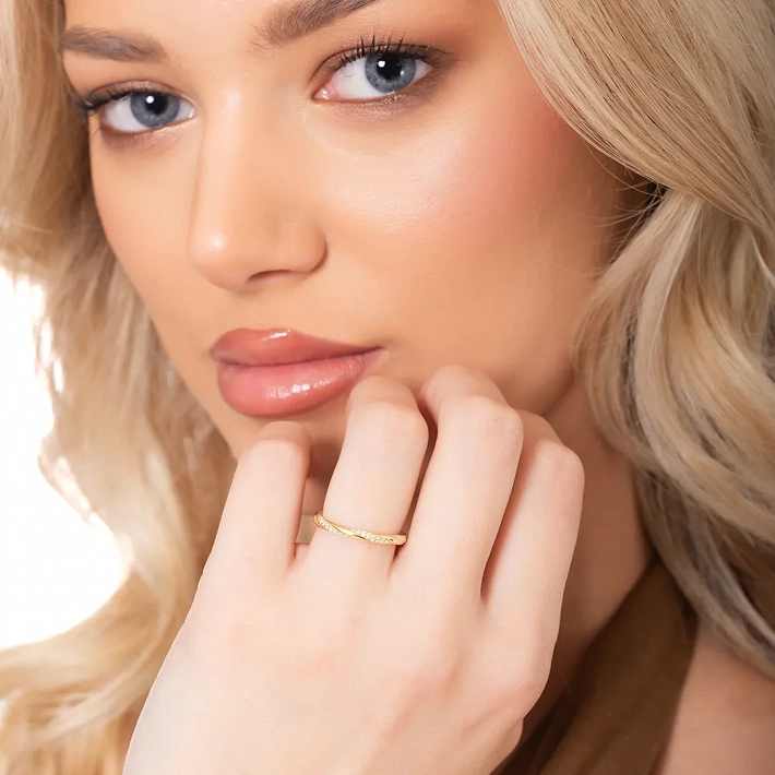 Oxzen ασημένιο δαχτυλίδι βέρα με λευκά ζιργκόν