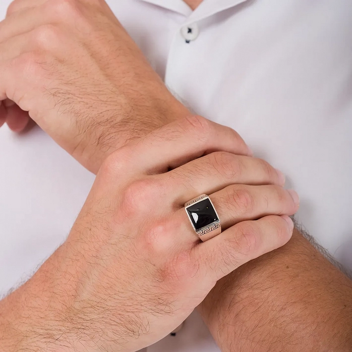 Oxzen ανδρικό ασημένιο δαχτυλίδι επιπλατινωμένο με τετράγωνη μαύρη πέτρα αχάτη