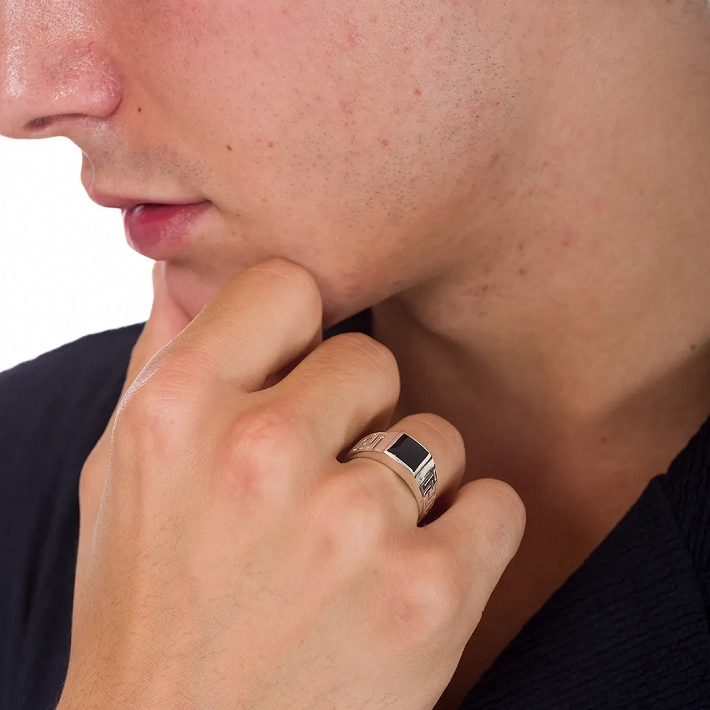 Oxzen ασημένιο ανδρικό δαχτυλίδι επιπλατινωμένο με τετράγωνη μαύρη πέτρα αχάτη