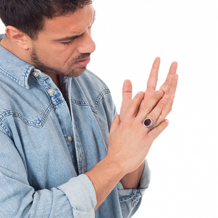 Oxzen ανδρικό δαχτυλίδι ασημένιο με κόκκινο ζιργκόν free size