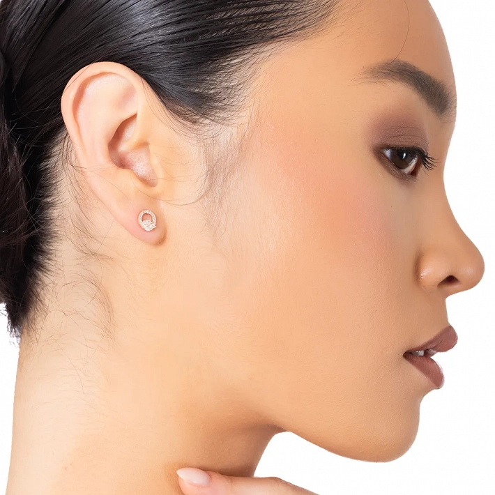 Oxzen ασημένια σκουλαρίκια καρφωτά με λευκά ζιργκόν