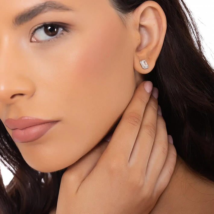 Oxzen ασημένια σκουλαρίκια καρφωτά με λευκά ζιργκόν