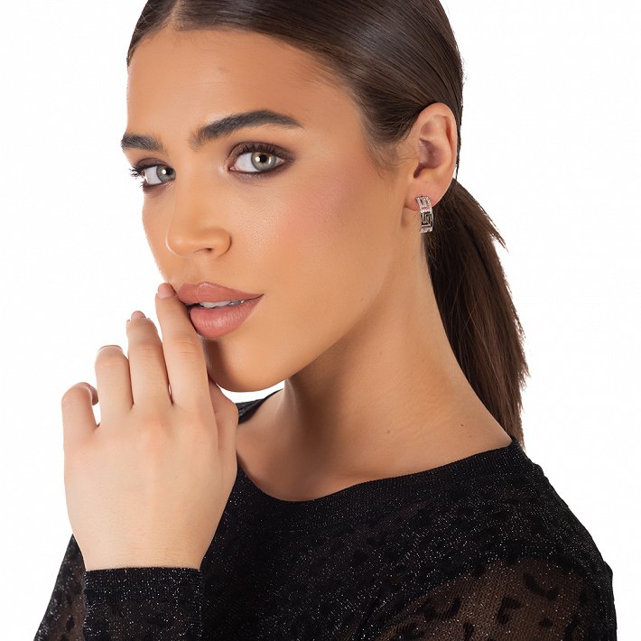 Oxzen ασημένιο σκουλαρίκι κρίκος με μαίανδρο και λευκά ζιργκόν