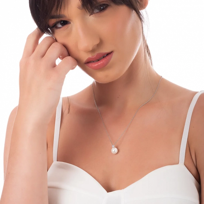 Oxzen κολιέ από ανοξείδωτο ατσάλι με πέρλα και ένα λευκό ζιργκόν