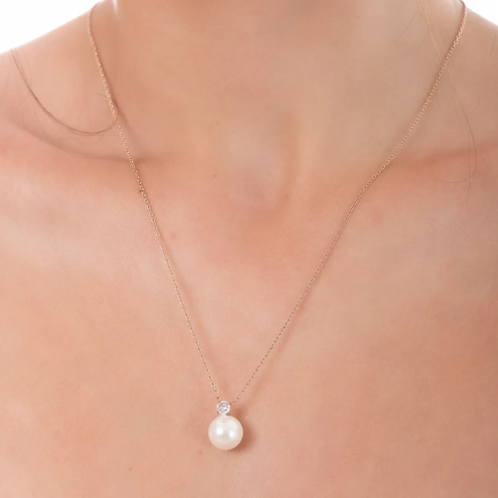 Oxzen κολιέ από ανοξείδωτο ατσάλι με πέρλα και ένα λευκό ζιργκόν