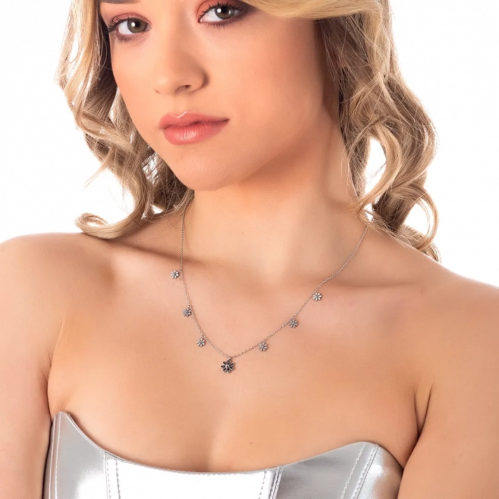 Oxzen ατσάλινο κολιέ με μαργαρίτες