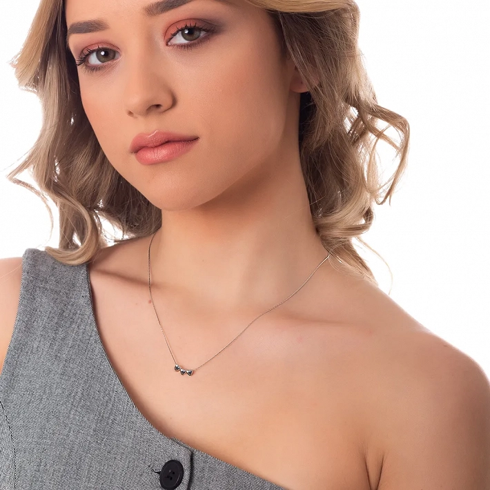 Oxzen ατσάλινο κολιέ με τρεις καρδιές