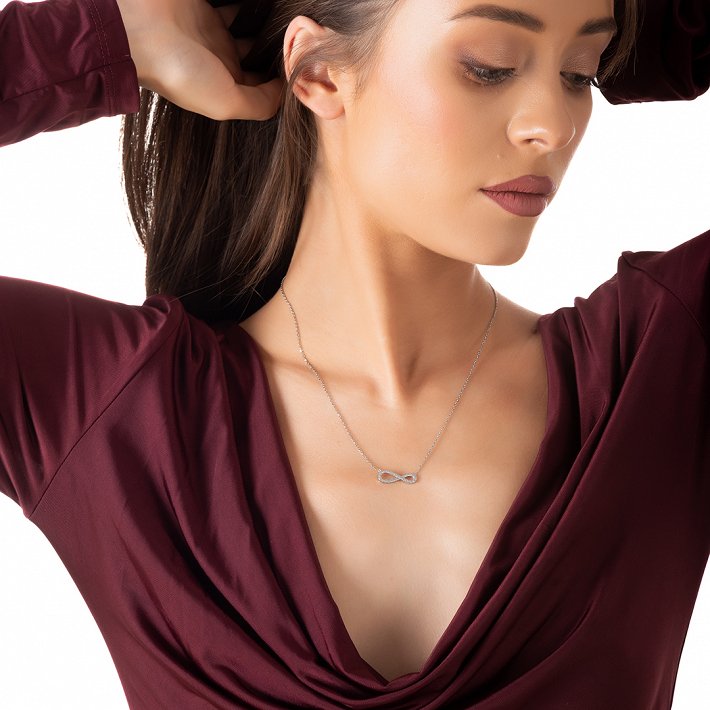 Oxzen ατσάλινο κολιέ άπειρο με λευκά ζιργκόν