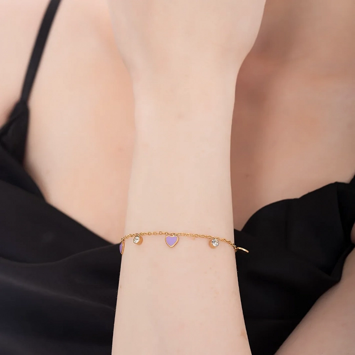 Oxzen γυναικείο βραχιόλι ατσάλινο με κρεμαστές μωβ καρδούλες