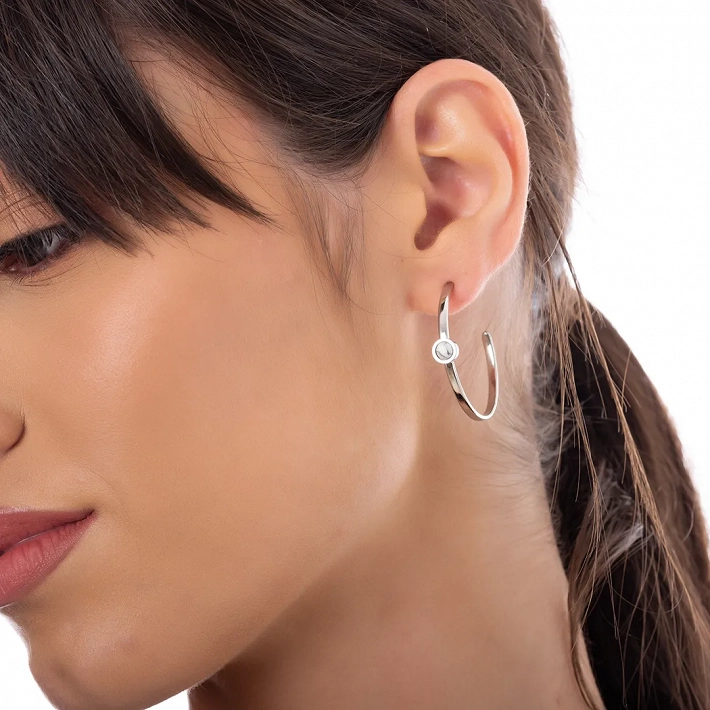 Oxzen σκουλαρίκια κρίκοι ατσάλινα 30mm με λευκή ορυκτή πέτρα