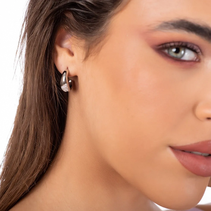 Oxzen σκουλαρίκια κρίκοι ατσάλινοι 15 mm με λευκά ζιργκόν